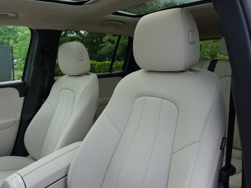Used 2025 Mercedes-Benz GLB 250 image 35