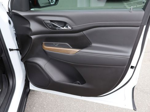 Certified 2023 GMC Acadia SLE w/ Driver Convenience Package image 38