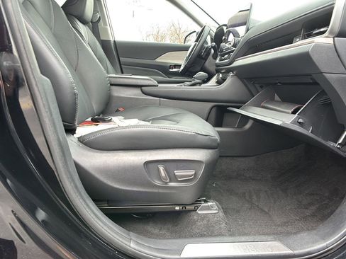 Used 2024 Toyota Grand Highlander AWD image 11