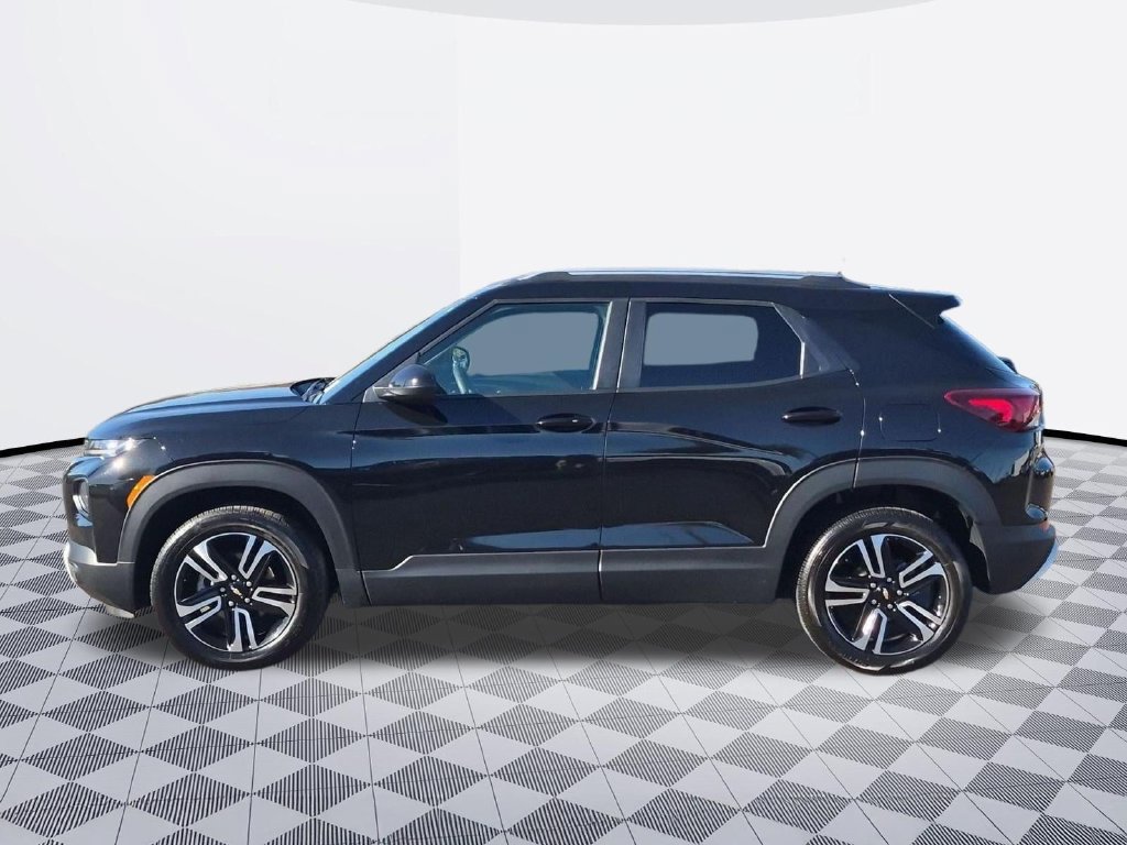Used 2023 Chevrolet TrailBlazer LT w/ Convenience Package AWD/4WD image 3