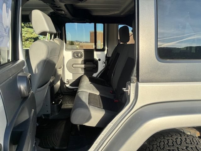 Used 2010 Jeep Wrangler Unlimited Sahara w/ Dual Top Group AWD/4WD image 18