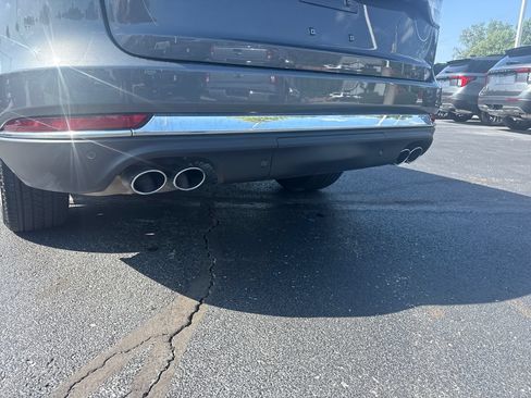 Used 2025 Lincoln Aviator AWD w/ Equipment Group 101A image 12