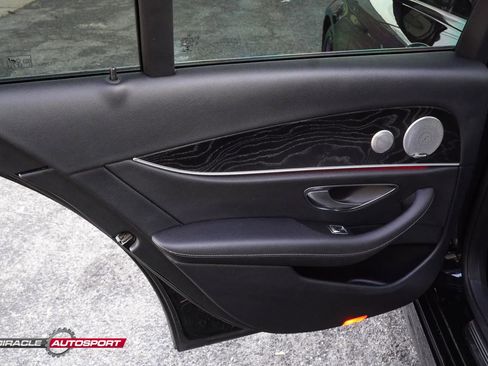 Used 2017 Mercedes-Benz E 400 4MATIC Wagon image 21