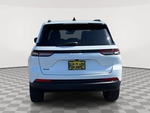 New 2025 Jeep Grand Cherokee Altitude w/ Trailer Tow Package AWD/4WD image 4