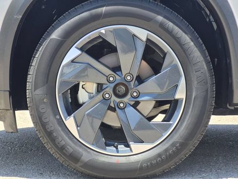 Certified 2024 Nissan Rogue SV AWD/4WD image 7