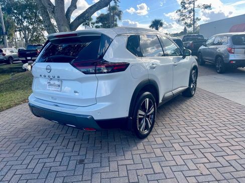 Used 2025 Nissan Rogue SL image 6