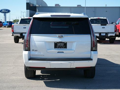 Used 2019 Cadillac Escalade ESV Luxury AWD/4WD image 6
