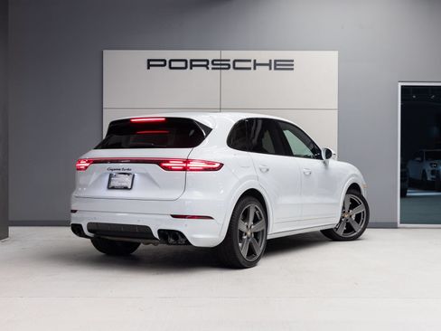 Certified 2023 Porsche Cayenne Turbo AWD/4WD image 7