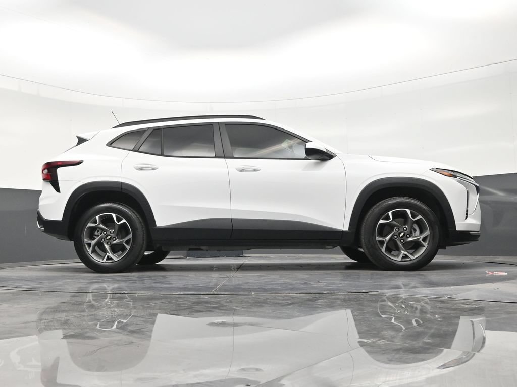 Used 2024 Chevrolet Trax LT w/ Driver Confidence Package FWD image 25