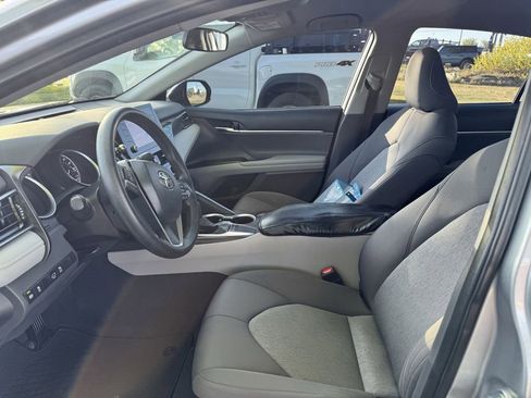 Used 2022 Toyota Camry LE FWD image 9