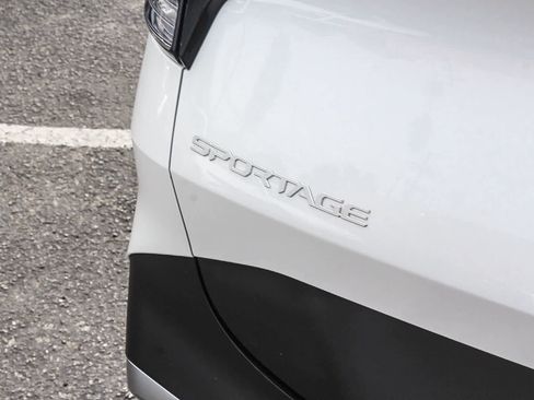 Used 2023 Kia Sportage LX image 9