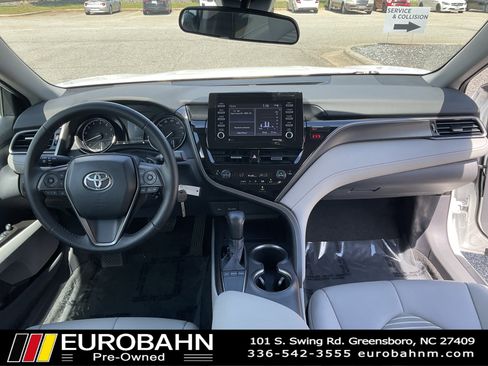 Used 2022 Toyota Camry SE image 17