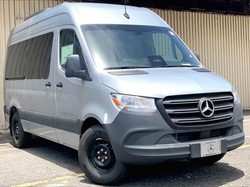 Used 2025 Mercedes-Benz Sprinter 2500 image 4