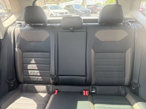 Used 2022 Volkswagen Taos SEL AWD/4WD image 28