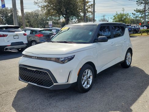 Certified 2023 Kia Soul S image 3
