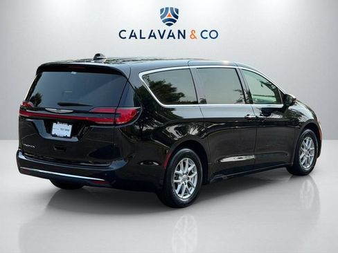 Used 2025 Chrysler Pacifica Select FWD image 7