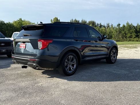 Used 2022 Ford Explorer XLT w/ Equipment Group 202A RWD image 6