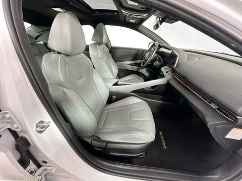 Used 2024 Hyundai Elantra Limited FWD image 30