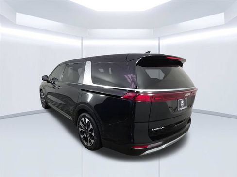 Used 2024 Kia Carnival EX FWD image 8