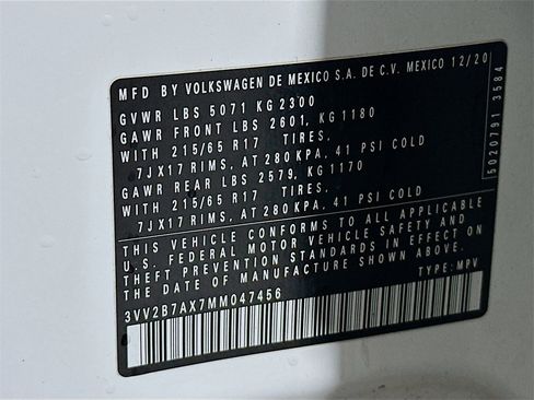 Used 2021 Volkswagen Tiguan SE w/ Panoramic Sunroof Package image 32