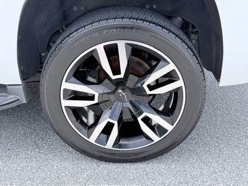 Used 2018 Chevrolet Tahoe Premier w/ RST 6.2L Performance Edition RWD image 37