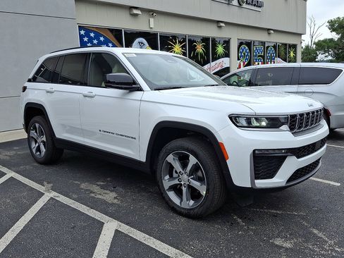 New 2026 Jeep Grand Cherokee Limited AWD/4WD image 2