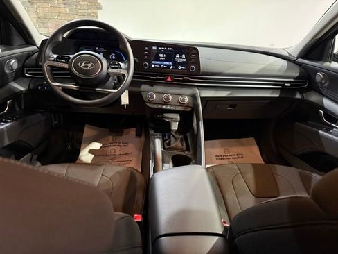 New 2025 Hyundai Elantra SE image 23