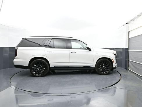 Used 2025 Cadillac Escalade Sport Platinum w/ LPO, ONYX Package AWD/4WD image 7