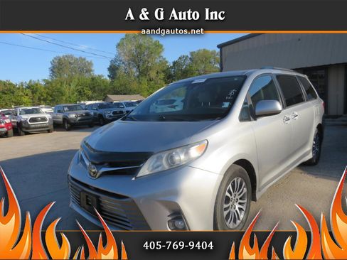 Used 2018 Toyota Sienna XLE FWD image 1