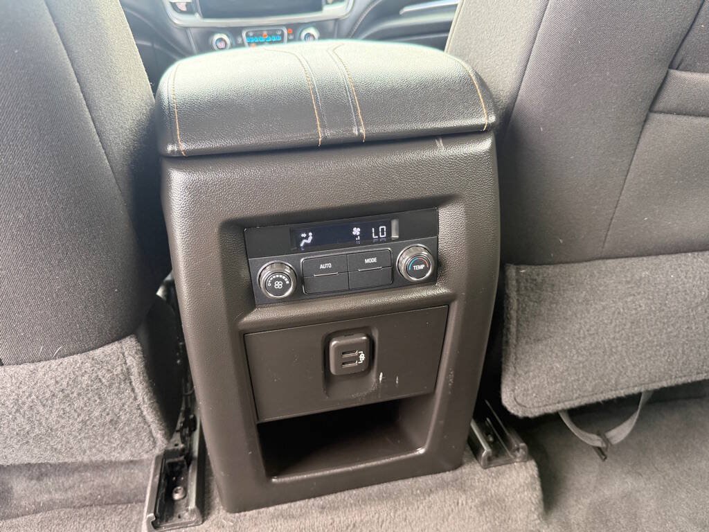 Used 2018 Chevrolet Traverse LT FWD image 25