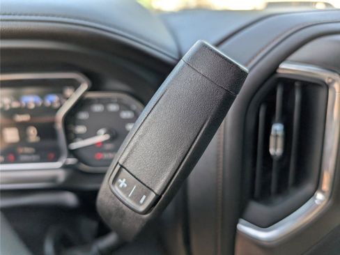 Used 2021 GMC Sierra 2500 AT4 w/ AT4 Premium Plus Package AWD/4WD image 23
