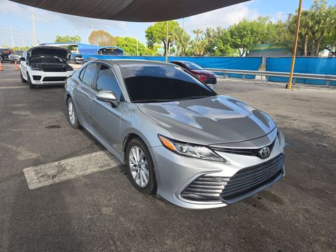 Used 2021 Toyota Camry LE image 4