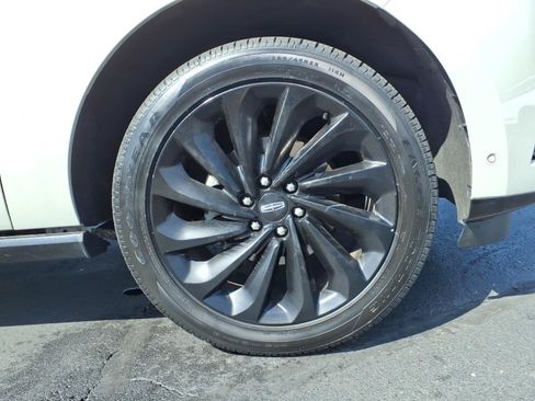 Used 2021 Lincoln Navigator Reserve AWD/4WD image 9