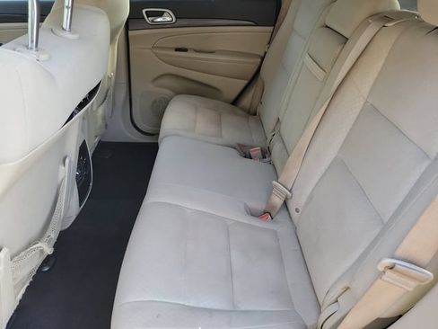 Used 2021 Jeep Grand Cherokee Laredo RWD image 12