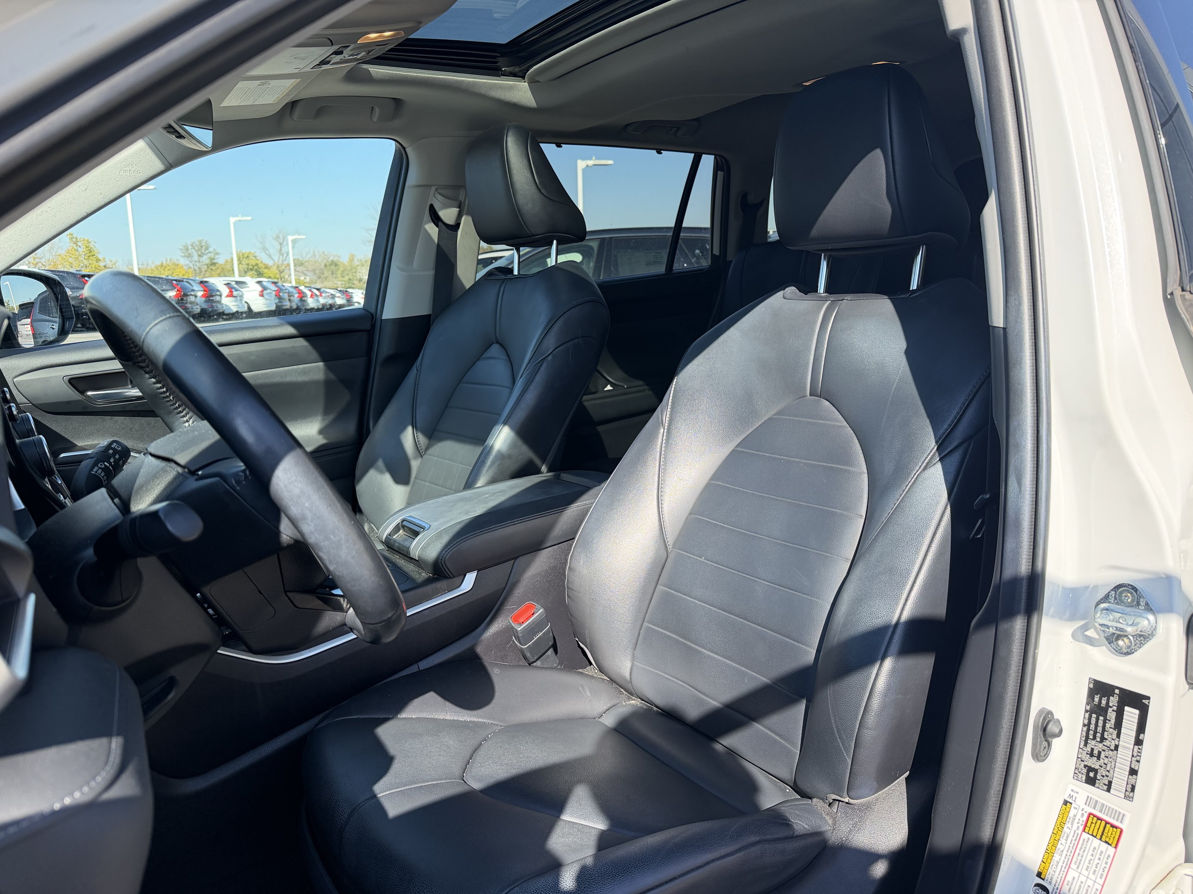 Used 2021 Toyota Highlander XLE AWD/4WD image 8