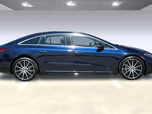 Used 2022 Mercedes-Benz EQS 580 4MATIC Sedan image 2