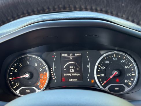 Used 2015 Jeep Renegade Latitude FWD image 22