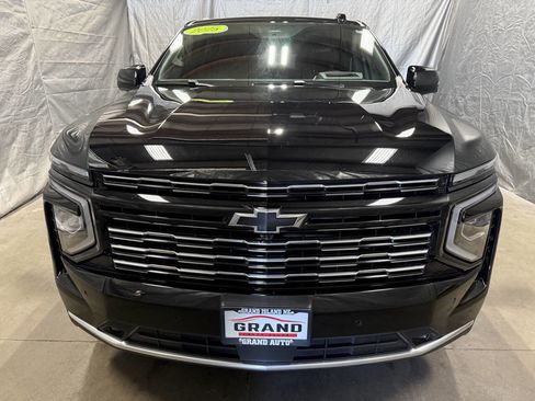 Used 2025 Chevrolet Suburban High Country image 2