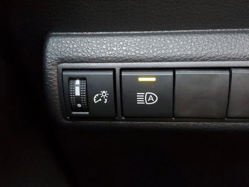 Certified 2025 Toyota Corolla LE image 31