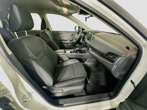 Used 2023 Nissan Rogue S FWD image 32