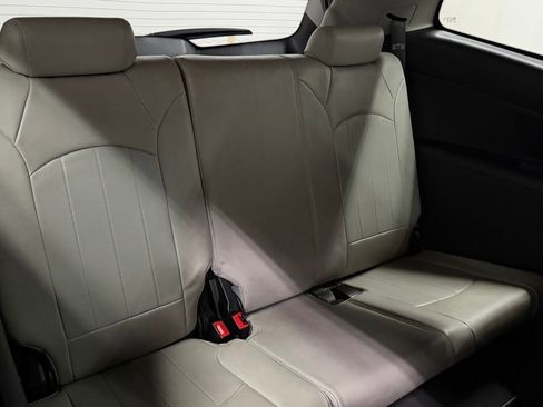 Used 2011 Chevrolet Traverse LTZ image 19