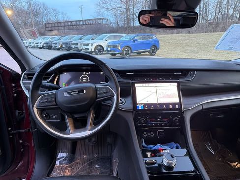 Used 2022 Jeep Grand Cherokee Limited image 14