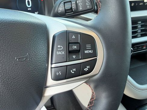 Used 2025 Ford Explorer Active w/ Active Comfort Package image 12