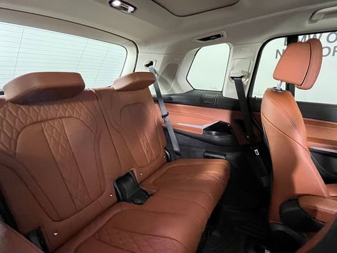 Used 2024 BMW X7 xDrive40i w/ Premium Package image 24