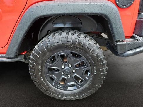 Used 2013 Jeep Wrangler Unlimited Sahara AWD/4WD image 44