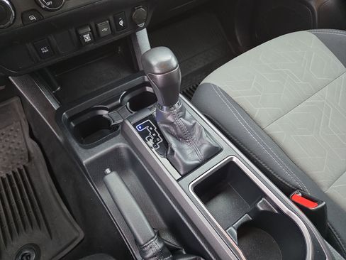 Certified 2020 Toyota Tacoma TRD Off-Road AWD/4WD image 24