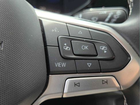 Used 2022 Volkswagen Taos SE image 29