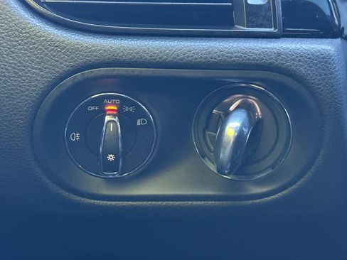 Used 2025 Porsche Macan image 29