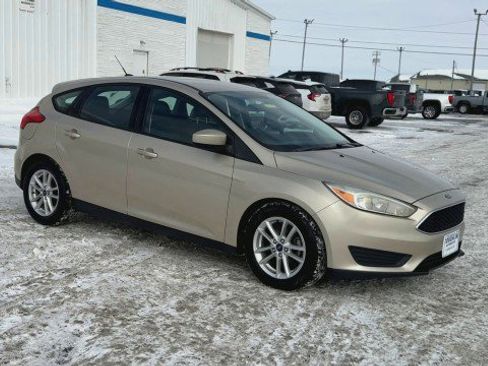 Used 2018 Ford Focus SE image 2