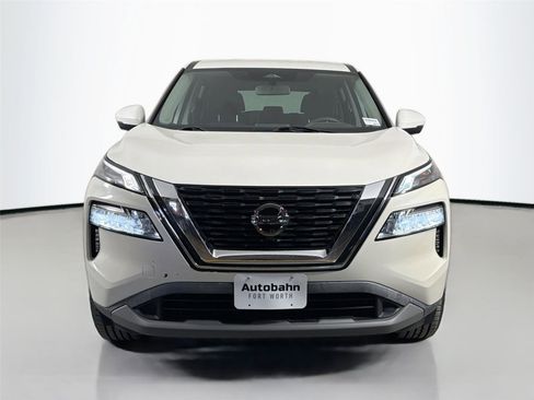 Used 2021 Nissan Rogue SV FWD image 2